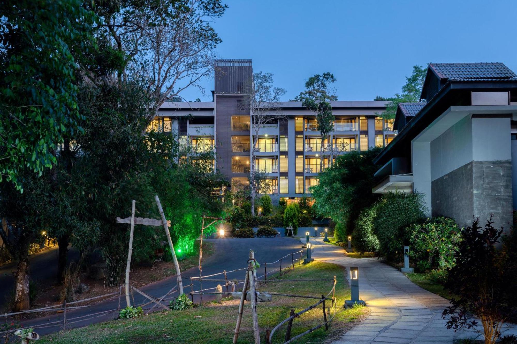 Hotel The Mountain Courtyard Thekkady Exterior foto