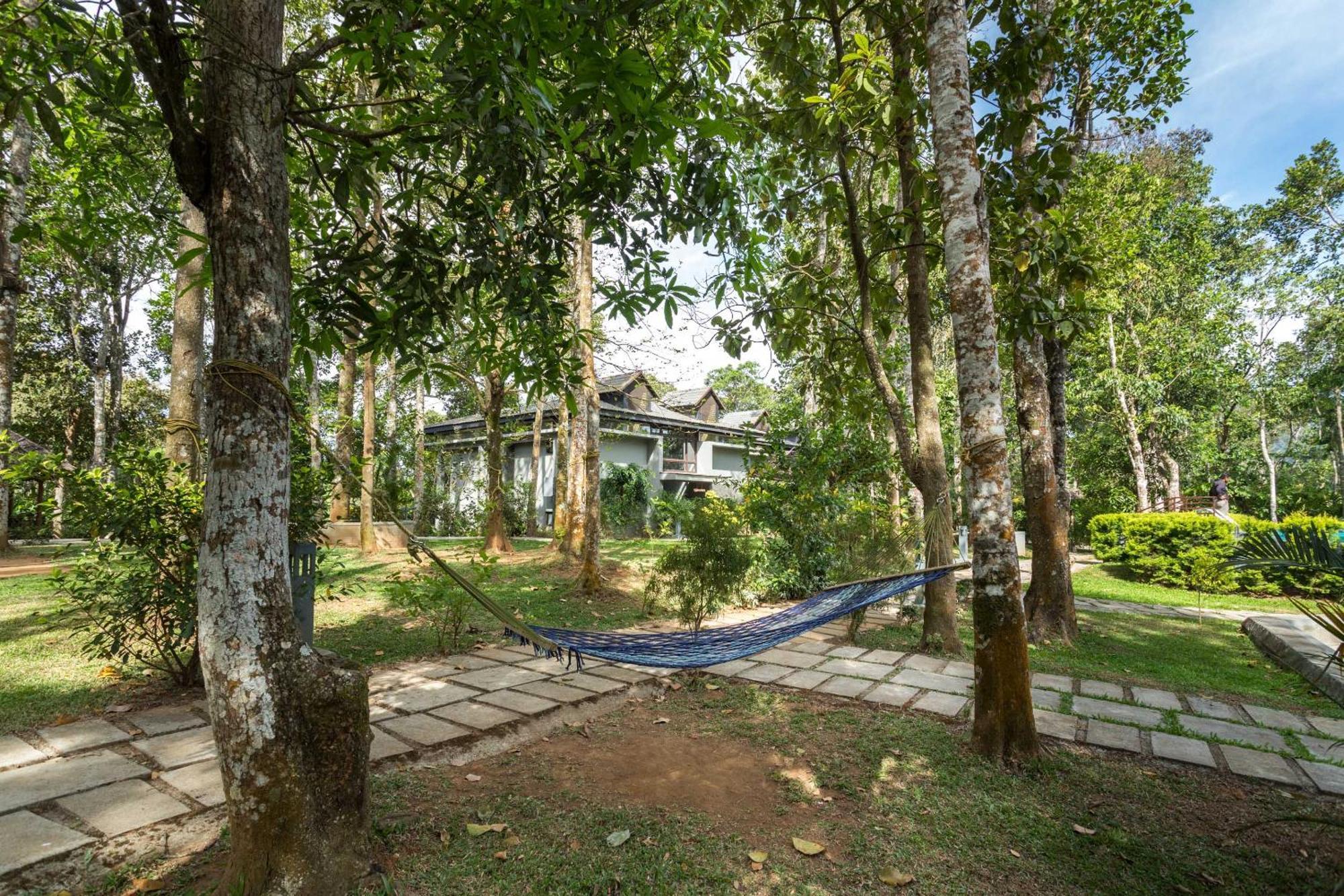 Hotel The Mountain Courtyard Thekkady Exterior foto