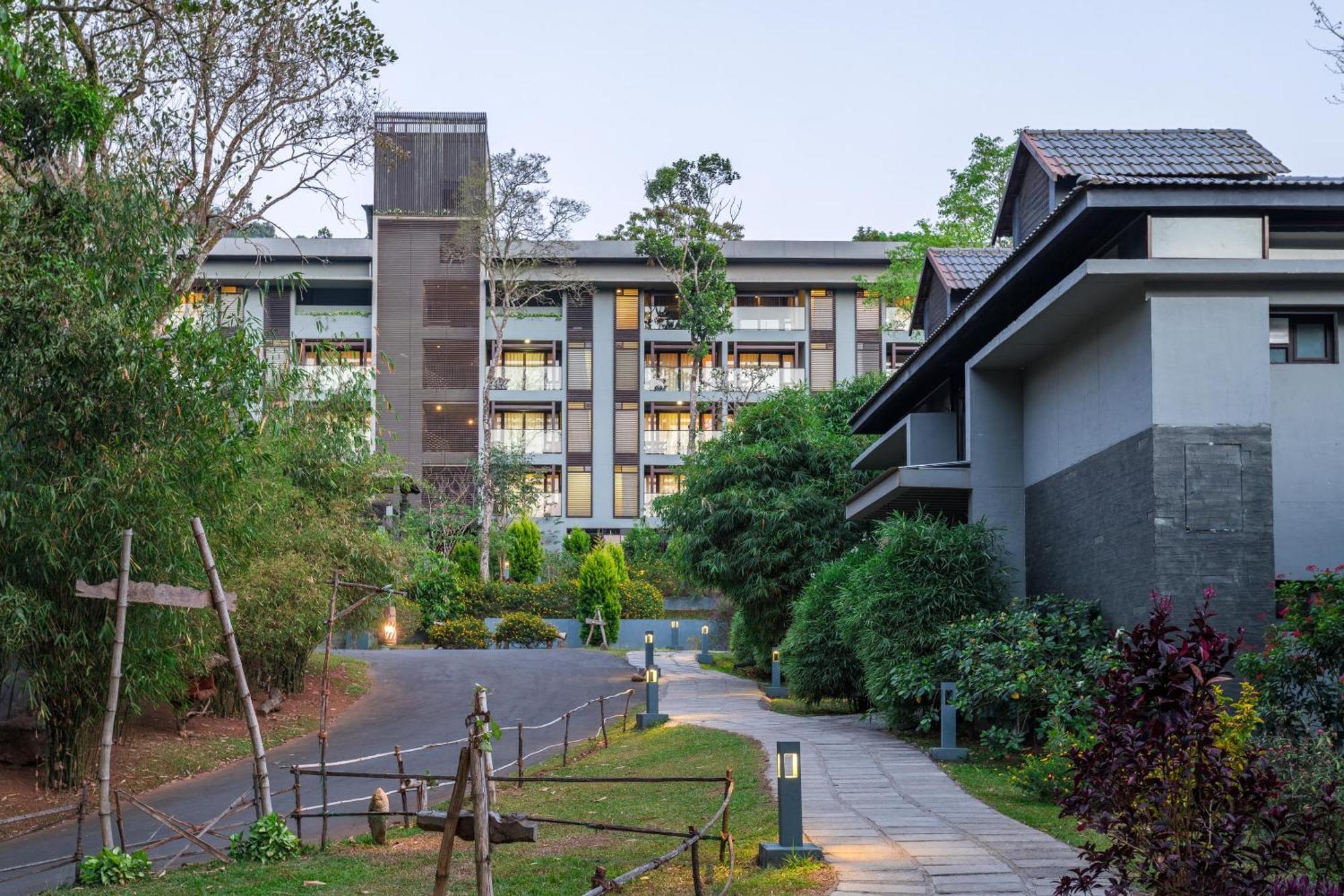 Hotel The Mountain Courtyard Thekkady Exterior foto