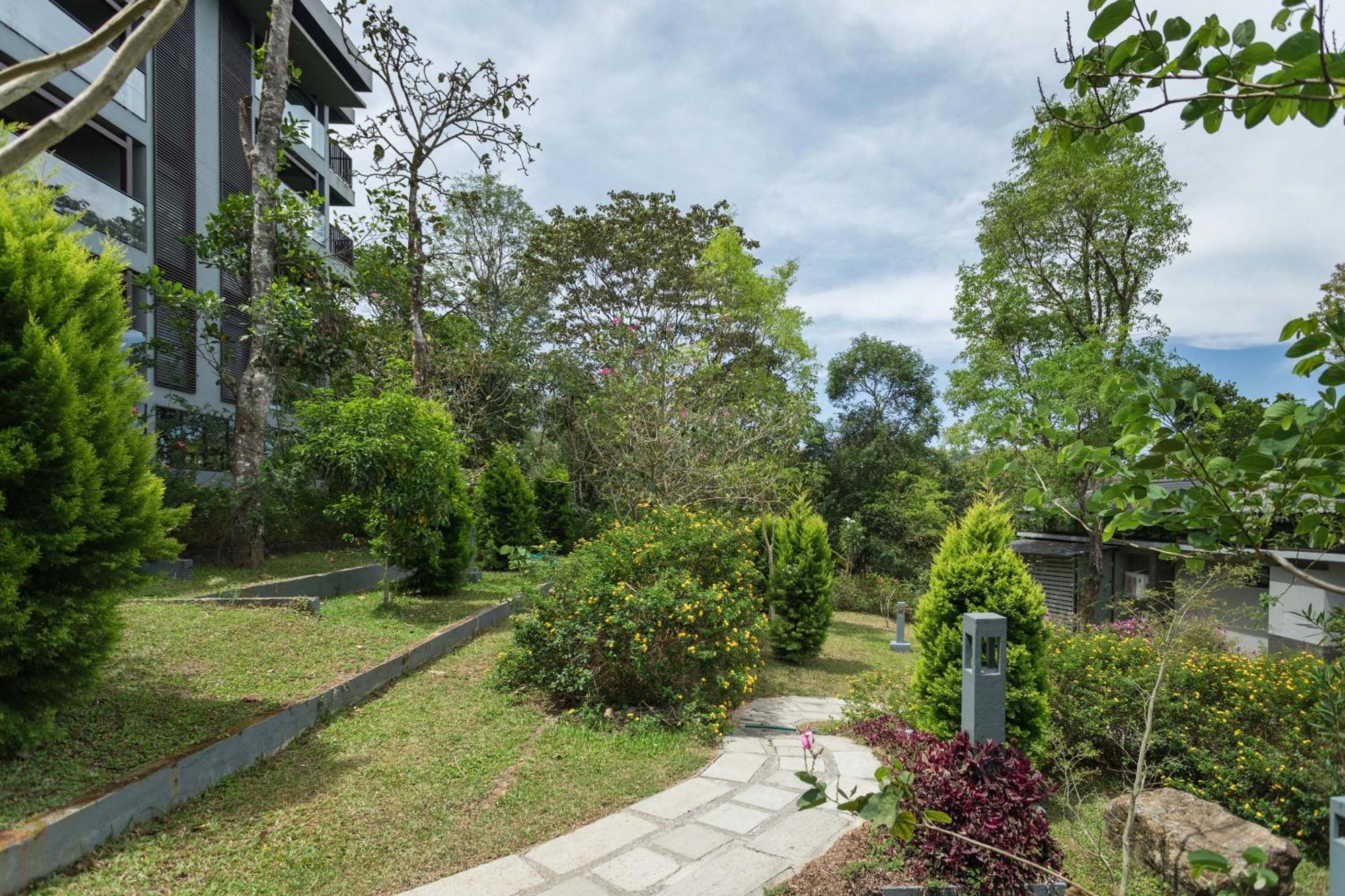 Hotel The Mountain Courtyard Thekkady Exterior foto