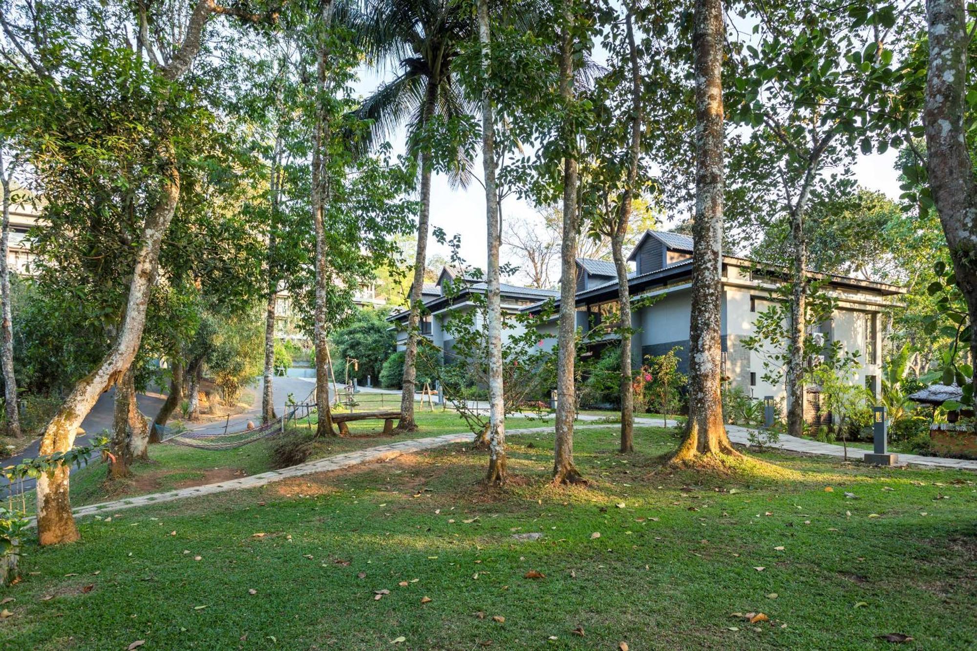 Hotel The Mountain Courtyard Thekkady Exterior foto