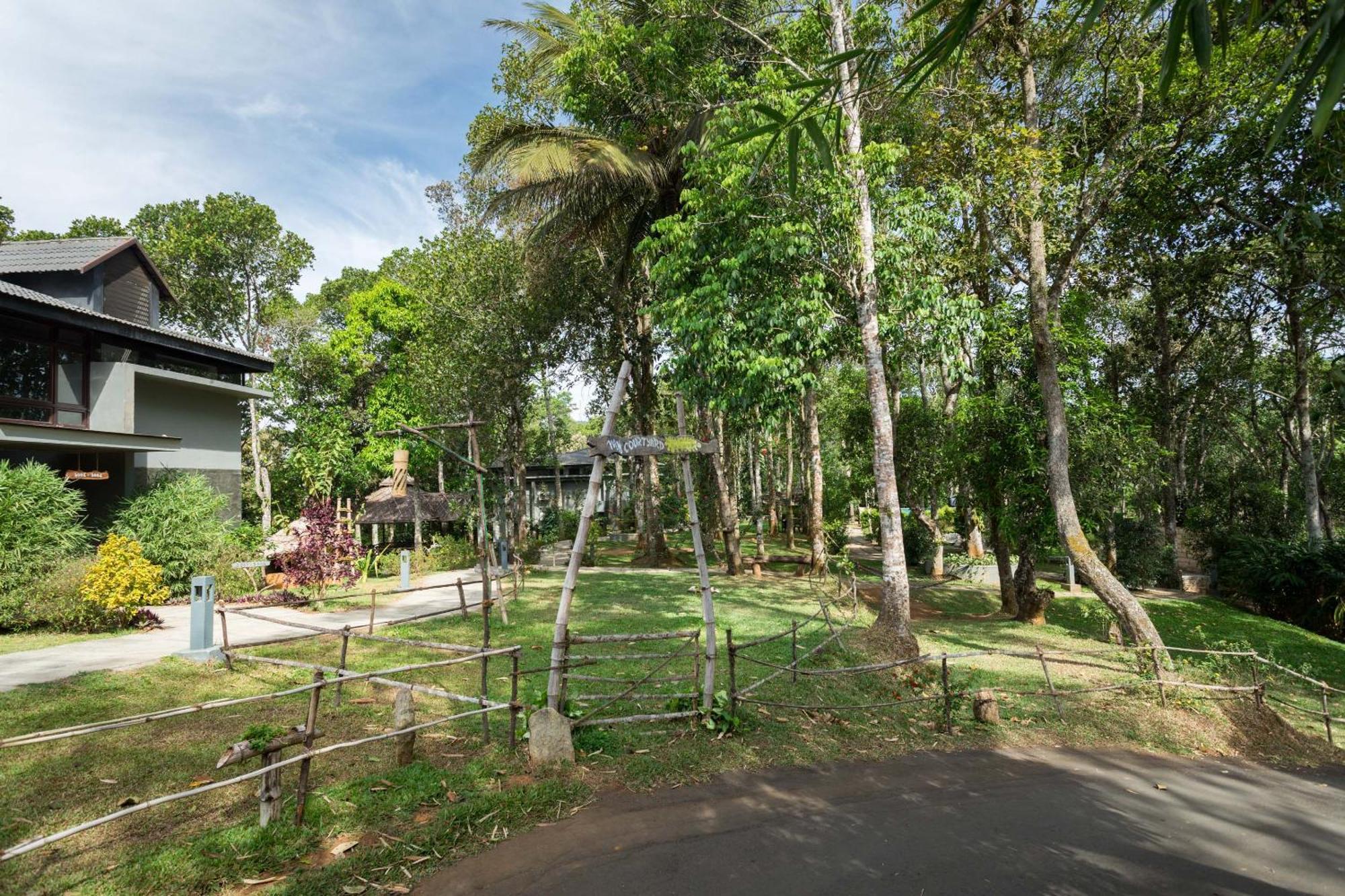 Hotel The Mountain Courtyard Thekkady Exterior foto